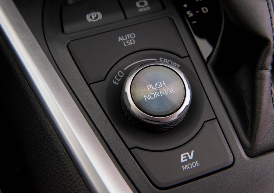 Детали интерьера Toyota RAV4 XSE Hybrid 2018 года  (NA) (фото 63 из 71)